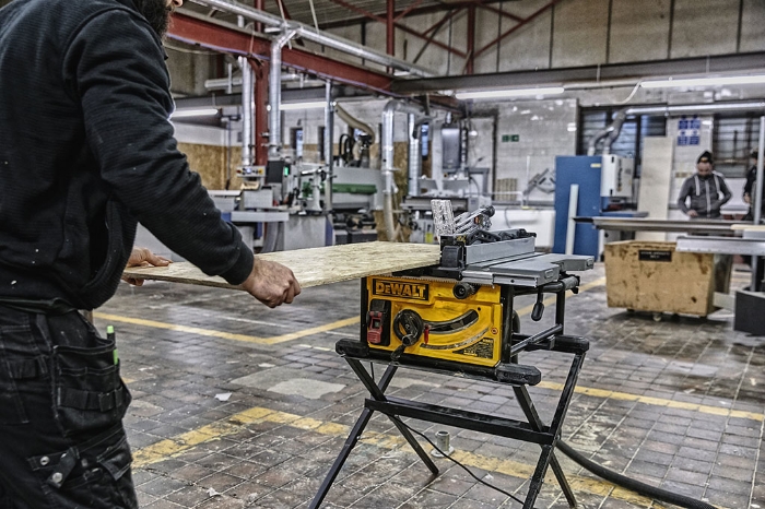 DEWALT BORDSIRKELSAG DWE7492
