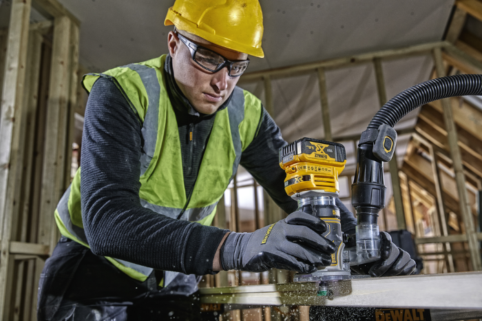 DEWALT OVERFRES DCW604NT XR 18V