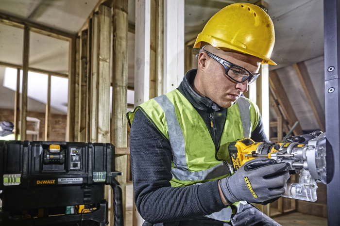 DEWALT OVERFRES DCW604NT XR 18V