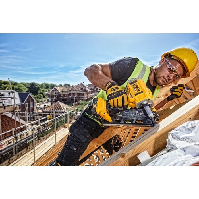 DEWALT SPIKERPISTOL DCN 692 18V