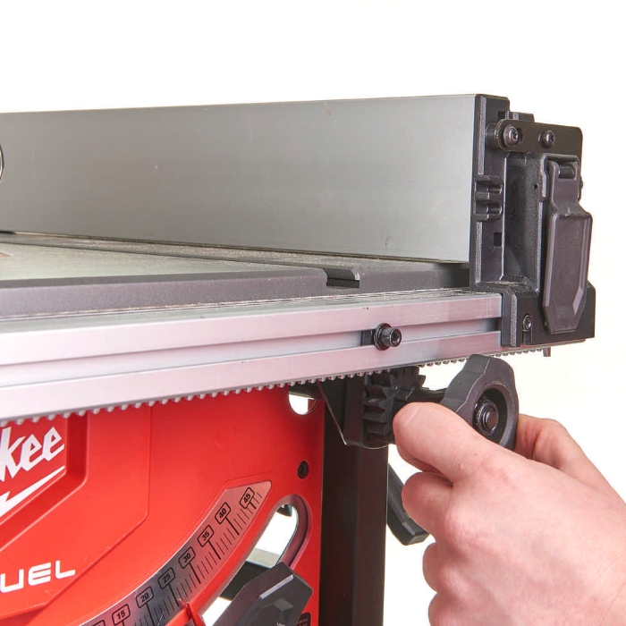 Milwaukee Bordsirkelsag M18 FTS210-121B