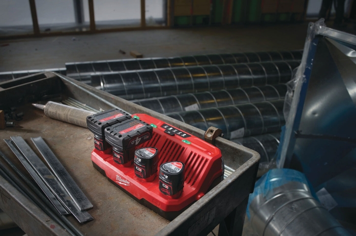 Milwaukee Batterilader M12 C4