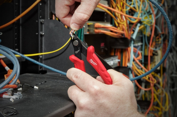 Milwaukee Sideavbiter Elektronikk